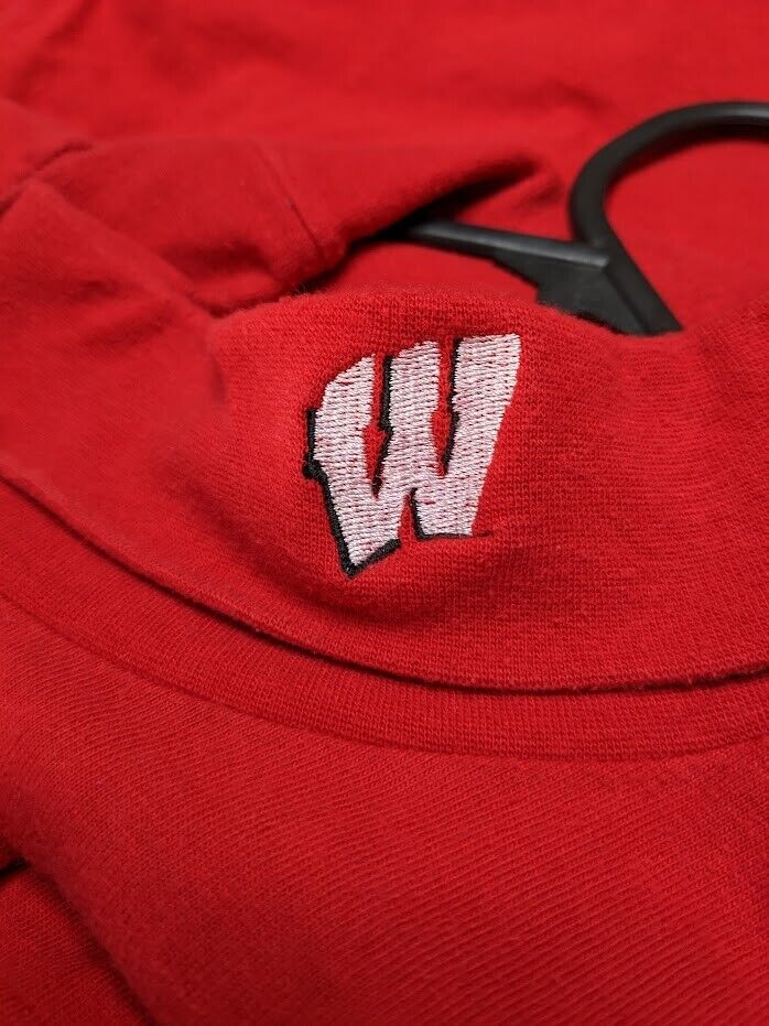 Wisconsin Badgers NCAA Turtle Neck Large Shirt - Maxi's Sports Vintage